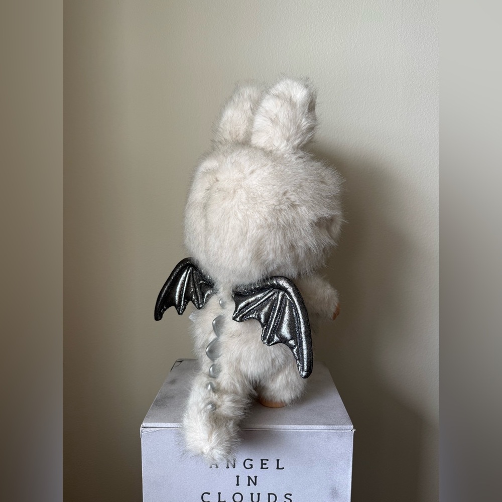 AUTHENTIC POPMART THE MONSTERS LABUBU ANGEL IN CLOUDS - Picture 7 of 13